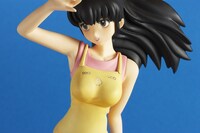 音無響子フィギュアは2種類存在する。写真はAバージョン。ポーズと髪型に加え、洋服のカラーリングもBバージョンと異なる。(C)高橋留美子/小学館