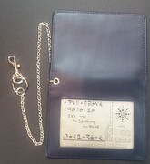 先行販売される「テガミバチパスケース通行許可証入り」5040円。(c)浅田弘幸／集英社　（Ｃ）浅田弘幸／集英社・テガミバチ製作委員会・テレビ東京