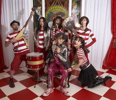 KAZZこと楳図かずお率いるロックバンド・ウメビンズ。