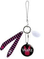 応募者全員サービスの「Waltz」携帯ストラップ。ロゴ入りの携帯クリーナーと、蝉の衣装である「ウサ耳フード」「ウサギのしっぽ」をイメージしたアクセサリがセットになっている。