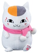 A賞の「ほっこりニャンコ先生ぬいぐるみ」（C）緑川ゆき・白泉社／「夏目友人帳」製作委員会