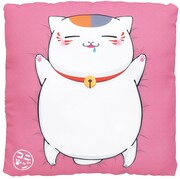 C賞の「おねむりニャンコクッション」表面（C）緑川ゆき・白泉社／「夏目友人帳」製作委員会