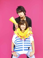 小宮山ヨウ役を演じる溝端淳平と、長嶋晴菜役の大野いと。（C）2011『高校デビュー』製作委員会