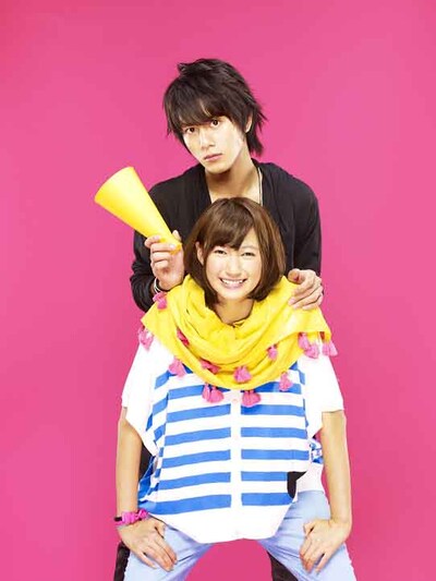 小宮山ヨウ役を演じる溝端淳平と、長嶋晴菜役の大野いと。（C）2011『高校デビュー』製作委員会