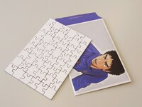 「宇宙兄弟」特製ホワイトパズルは、ムッタのイラストをあしらった封筒に封入されている。