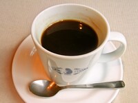 メイド長・磯端ウキをイメージしたメニュー「アメリカンコーヒー」。