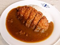 「メイド長のカツカレー」は和風になっており、アットホームなシーサイドのメニューをイメージ。