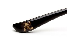 「ロビン」モデルのテンプルエンドに入るマーク。(C)尾田栄一郎／集英社・フジテレビ・東映アニメーション