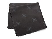 「ロビン」モデルのメガネ拭き。(C)尾田栄一郎／集英社・フジテレビ・東映アニメーション