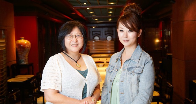 ツーショット写真。左が高橋留美子、右が東村アキコだ。
