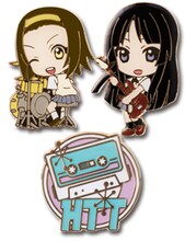 F賞のピンズ3個セット。（C）かきふらい・芳文社／桜高軽音部