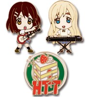 F賞のピンズ3個セット。（C）かきふらい・芳文社／桜高軽音部