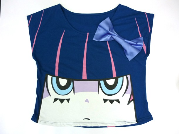 コラボTシャツ「ストッキング」モデルのフロントデザイン。リボンがポイント。(C)2010 GAINAX/GEEKS (C)Joe International. All Rights Reserved.