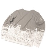 カットソーのアイボリーホワイト背面。（C）三浦建太郎 / 白泉社