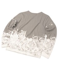 カットソーのアイボリーホワイト背面。（C）三浦建太郎 / 白泉社