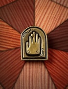 「LUCKY LAND COMMUNICATIONS Brooch」Antique Gold(C)LUCKY LAND COMMUNICATIONS / SHUEISHA