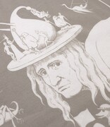 カットソーのアイボリーホワイト。（C）三浦建太郎 / 白泉社