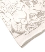 カットソーのアイボリーホワイト。（C）三浦建太郎 / 白泉社