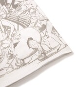 カットソーのアイボリーホワイト。（C）三浦建太郎 / 白泉社