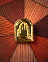 「LUCKY LAND COMMUNICATIONS Brooch」Gold (gold-plated)(C)LUCKY LAND COMMUNICATIONS / SHUEISHA