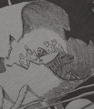 カットソーのチャコール。（C）三浦建太郎 / 白泉社