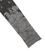 カットソーのチャコール、袖部分。（C）三浦建太郎 / 白泉社