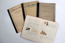 手塚の自宅から発見された創作ノートの一部。「手塚治虫・創作ノートと初期作品集」は、このノートを複製したものになる。(C)手塚プロダクション