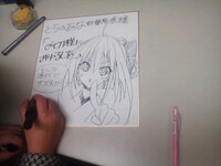 秋葉原のゲーマーズ、アニメイト、とらのあなには、サイン入りポスターと色紙も飾られる予定だ。