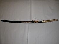 「資料用日本刀（模造）」を鞘に収めた様子。