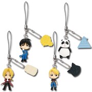 I賞のストラップ「鋼の錬金術師FA」は4種類。各キャラにまつわる小物をアレンジしたリーフプレート付き。（c）荒川弘／鋼の錬金術師製作委員会・MBS