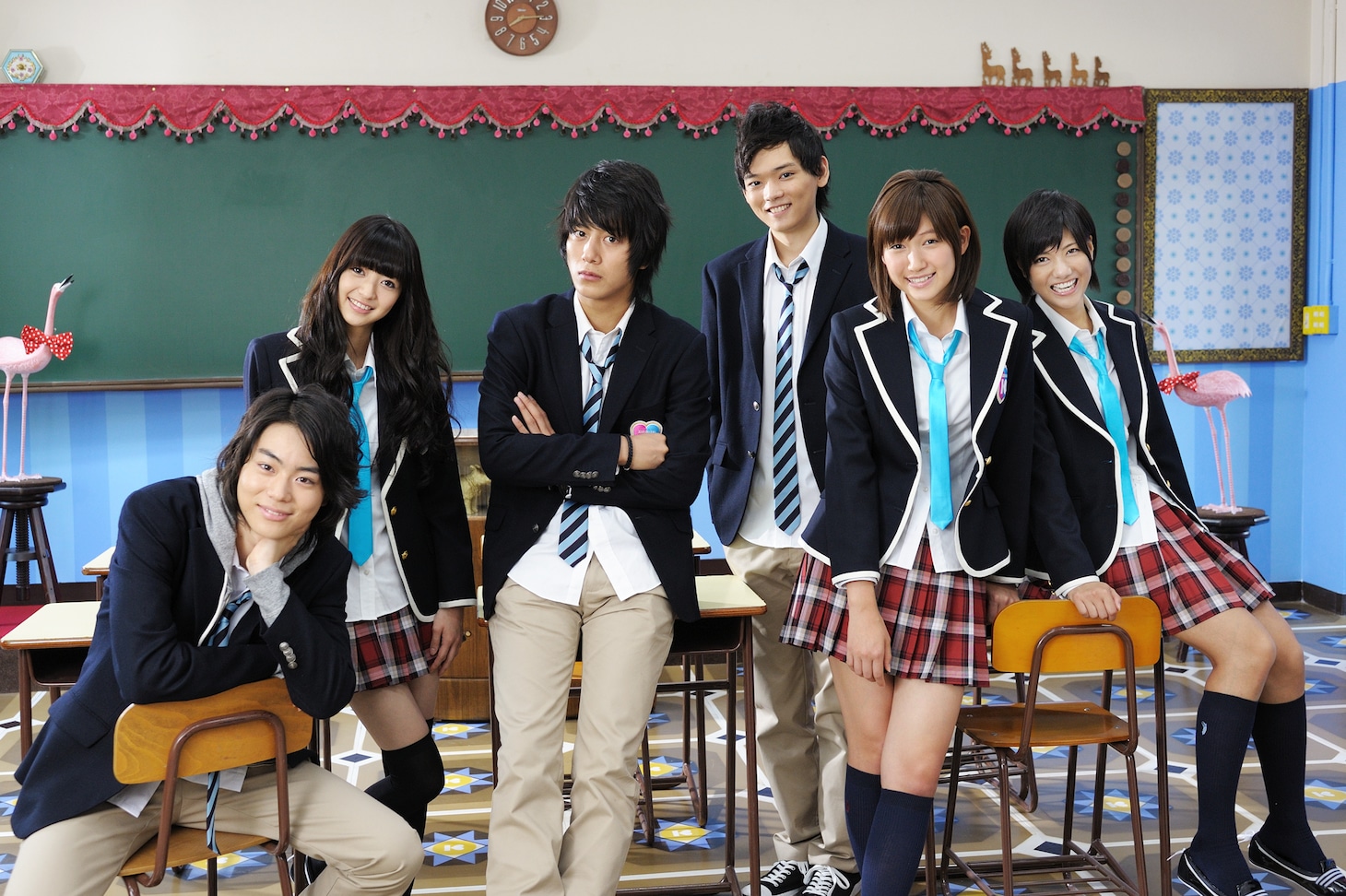 （左から）田村史也役の菅田将暉、小宮山麻美役の逢沢りな、小宮山ヨウ役の溝端淳平、朝丘唯役の古川雄輝、長嶋晴菜役の大野いと、高橋真巳役の宮澤佐江（AKB48）。配給：アスミック・エース 製作：映画『高校デビュー』製作委員会 (C)2011『高校デビュー』製作委員会　(C)河原和音／集英社