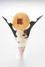 『春天狂骨』パフェ　(C)久保帯人／集英社・テレビ東京・dentsu・ぴえろ　(C)劇場版BLEACH製作委員会 2010