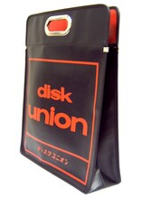 「ディスクユニオン」のロゴ面。(c)かきふらい・芳文社/桜高軽音部 / (c)ディスクユニオン