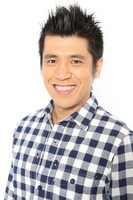 バーのマスター・藤井信吾を演じるゴリ（ガレッジセール）。