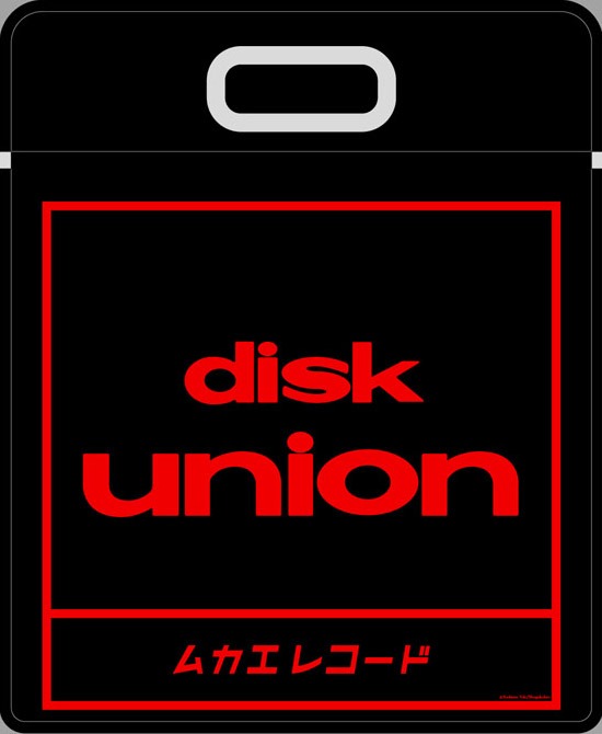 ダブルネーム仕様の「コラボレーションキャリングバッグ　ムカエレコードVer.」は裏表ともデザインが一緒になっている。