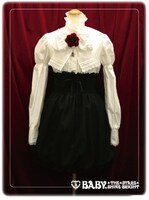 「蔵之介バルーンスカート」と「蔵之介ジャボ付きブラウス」のコーディネート。(C)東村アキコ・講談社/海月姫製作委員会