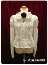 「蔵之介ジャボ付きブラウス」1万4490円。(C)東村アキコ・講談社/海月姫製作委員会