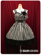 「蔵之介ストライプジャンパースカート」2万4990円。(C)東村アキコ・講談社/海月姫製作委員会