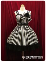 「蔵之介ストライプジャンパースカート」2万4990円。(C)東村アキコ・講談社/海月姫製作委員会