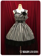 「蔵之介ストライプジャンパースカート」2万4990円。(C)東村アキコ・講談社/海月姫製作委員会