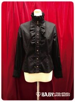 「蔵之介立ち衿ブラウス」1万2390円。(C)東村アキコ・講談社/海月姫製作委員会