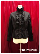 「蔵之介立ち衿ブラウス」1万2390円。(C)東村アキコ・講談社/海月姫製作委員会