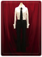 「蔵之介パンツ」と「蔵之介タイ付きドビーストライプブラウス」のコーディネート。(C)東村アキコ・講談社/海月姫製作委員会