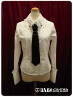 「蔵之介タイ付きドビーストライプブラウス」1万4490円。(C)東村アキコ・講談社/海月姫製作委員会