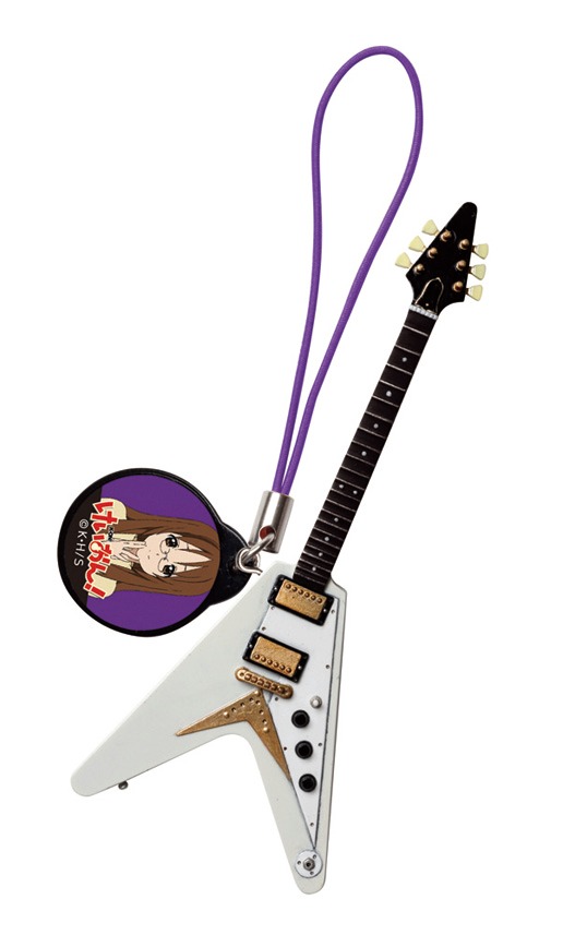 フライングVタイプのさわ子先生モデル、ストラップ付きバージョン。（c）かきふらい・芳文社／桜高軽音部