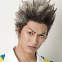 山吹・亜久津仁役の岸本卓也。（Ｃ）許斐 剛／集英社・ＮＡＳ・テニスの王子様プロジェクト　（Ｃ）許斐 剛／集英社・テニミュ製作委員会