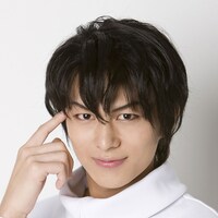 聖ルドルフ・観月はじめ役の小林豊。（Ｃ）許斐 剛／集英社・ＮＡＳ・テニスの王子様プロジェクト　（Ｃ）許斐 剛／集英社・テニミュ製作委員会