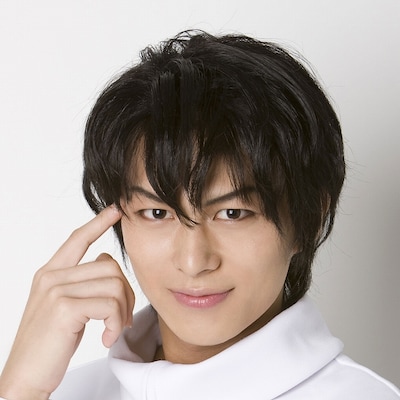 聖ルドルフ・観月はじめ役の小林豊。（Ｃ）許斐 剛／集英社・ＮＡＳ・テニスの王子様プロジェクト　（Ｃ）許斐 剛／集英社・テニミュ製作委員会