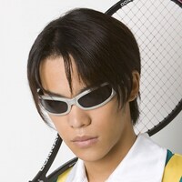 山吹・室町十次役の小野賢章。（Ｃ）許斐 剛／集英社・ＮＡＳ・テニスの王子様プロジェクト　（Ｃ）許斐 剛／集英社・テニミュ製作委員会