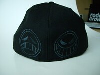 「NEW ERA　ONEPIECE　59FIFTY（ポートガス・D・エース）」を後ろ側から撮影した様子。
